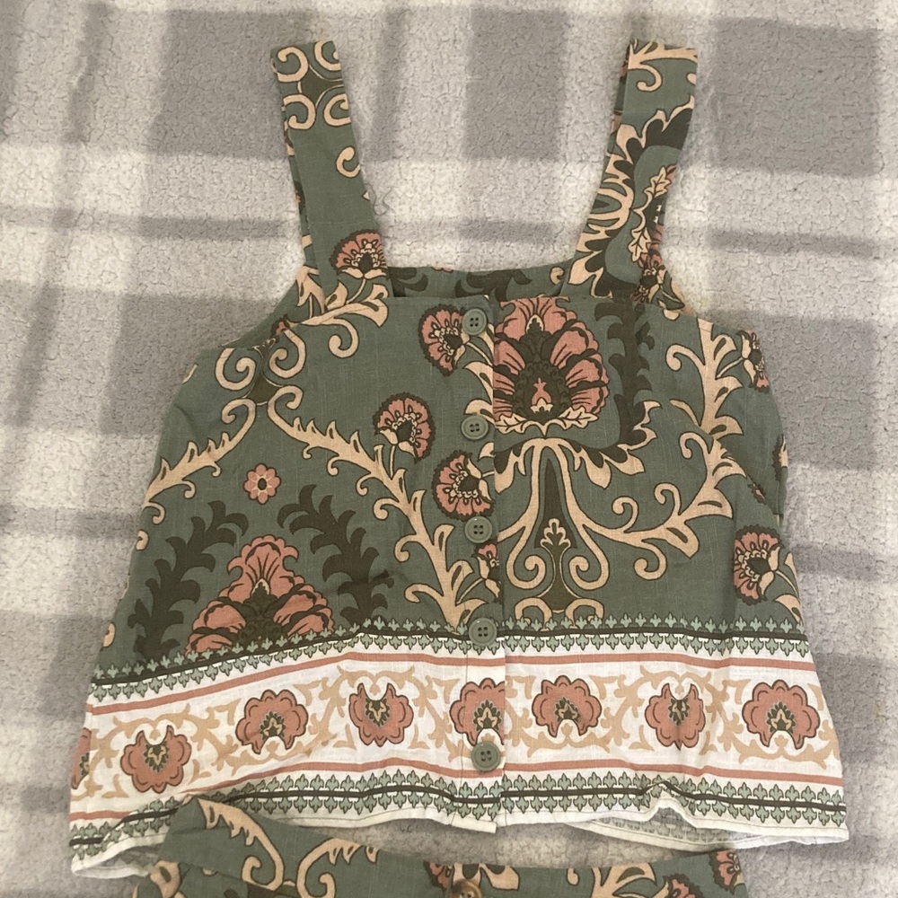 Source Unknown Olive Green & Tan Floral Cropped Romper Set - Picture 4 of 4